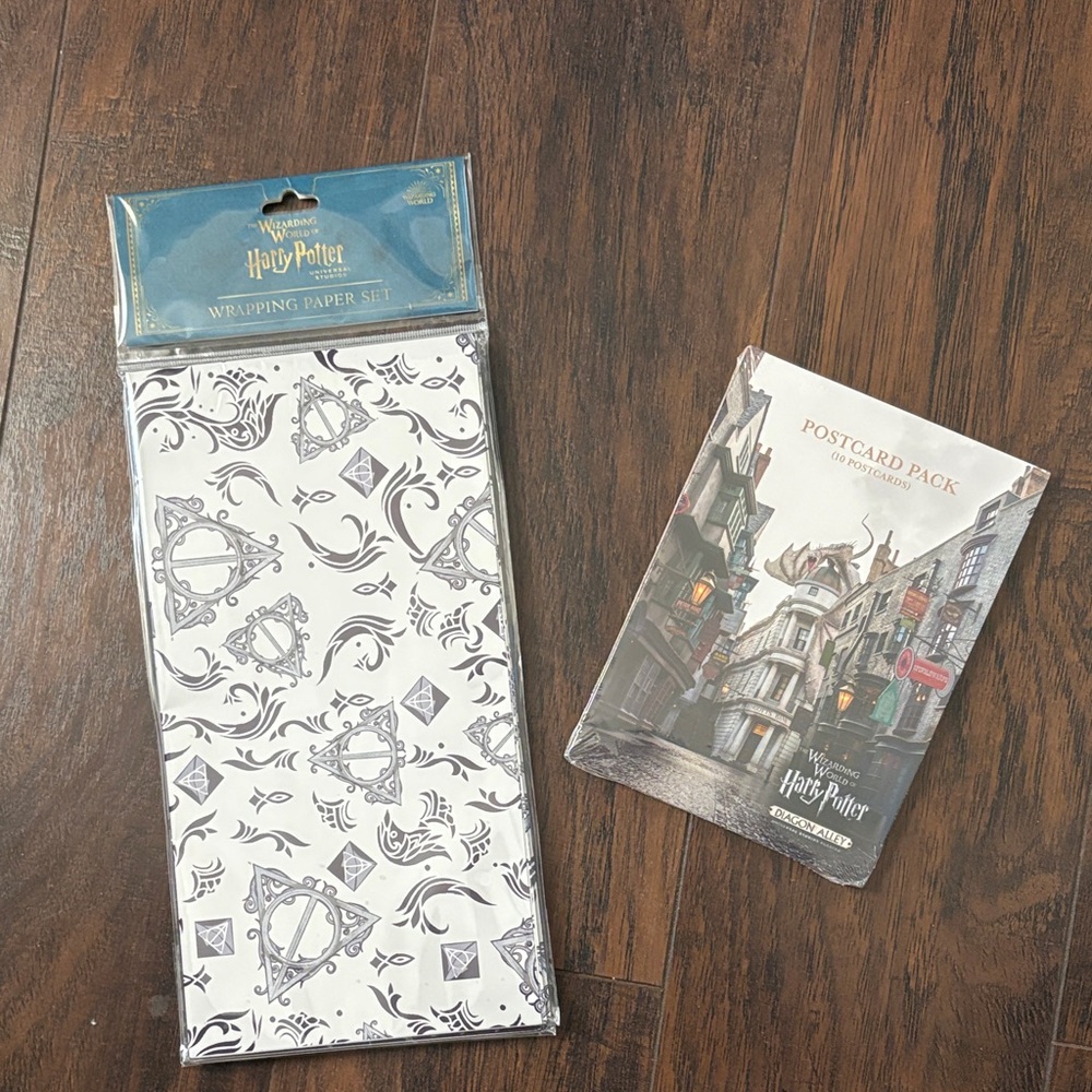 Harry Potter Wrapping Paper Set and (10) Postcard Set - Universal Exclusive